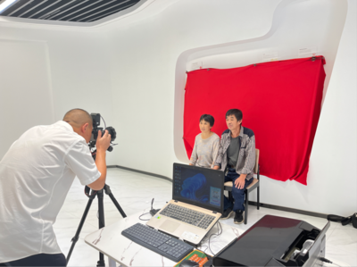 鏡頭記錄溫情 專設(shè)服務(wù)點(diǎn)，攝影服務(wù)走進(jìn)村民家門口